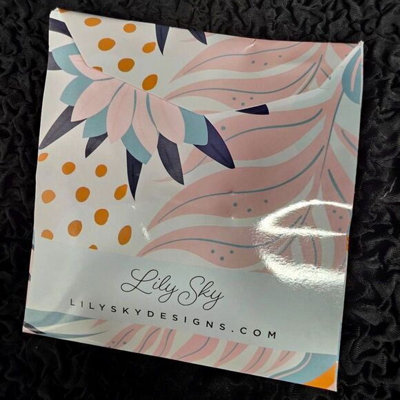 Lily Sky Karma Necklace + Earrings Set - Picture 5 of 6